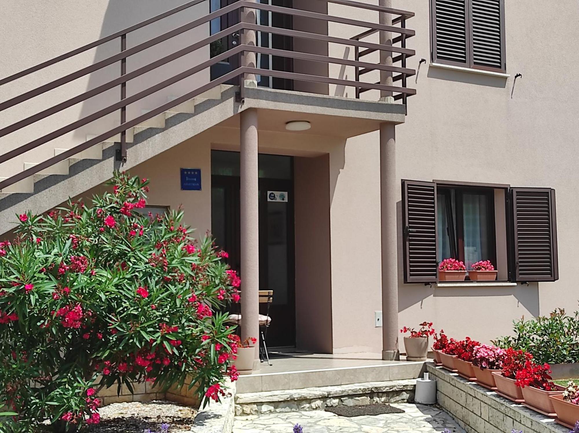 Apartman Gina لابين المظهر الخارجي الصورة