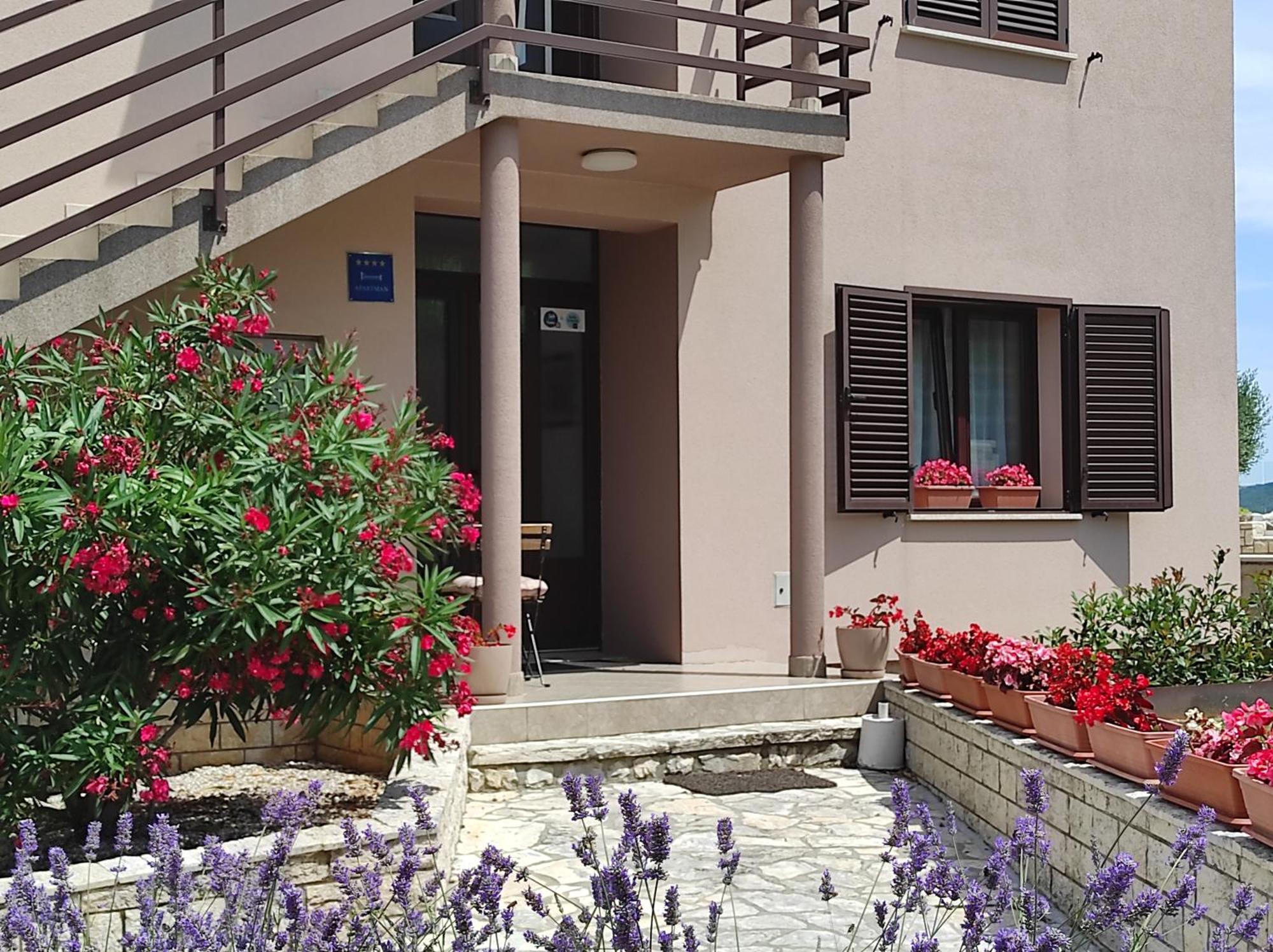 Apartman Gina لابين المظهر الخارجي الصورة